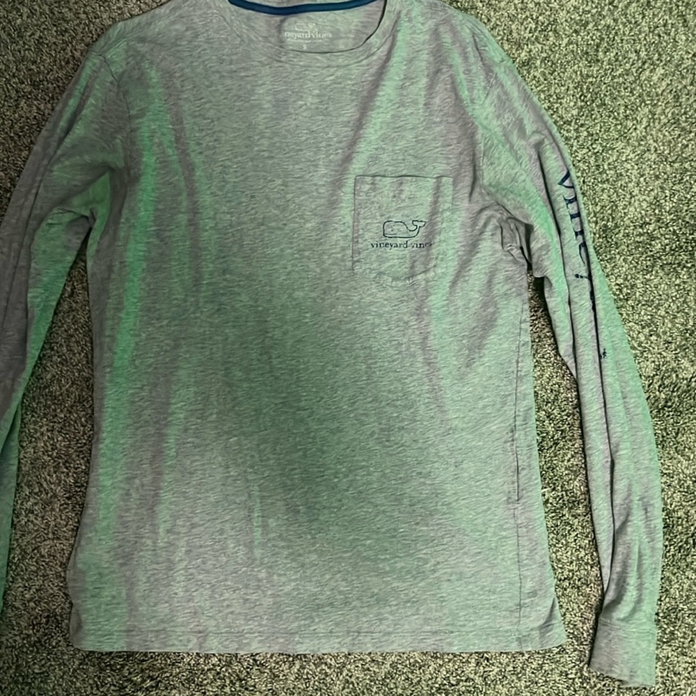 Men’s small grey Vineyard vines shirt size small